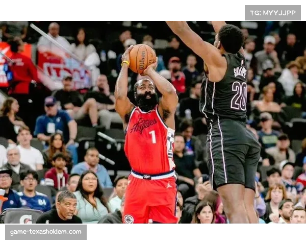 快船伦纳德连续44场20+ 进攻效率127.7助球队稳居西部前八