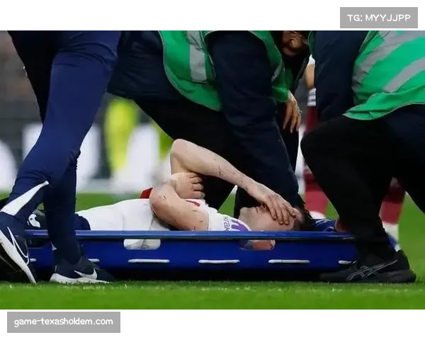 热刺本戴维斯脚踝骨折 第二次手术后恢复中